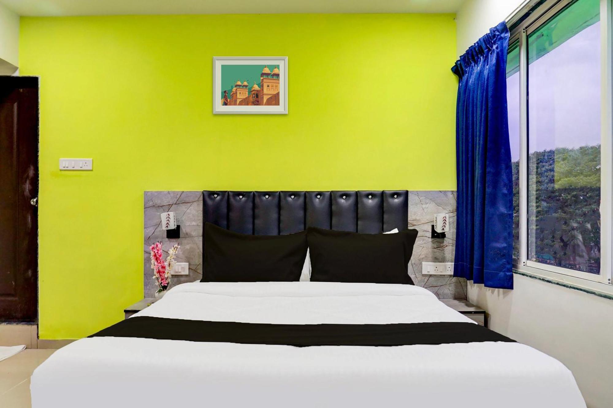 Super Collection O Vardhan Plaza Yerandwane Exterior foto