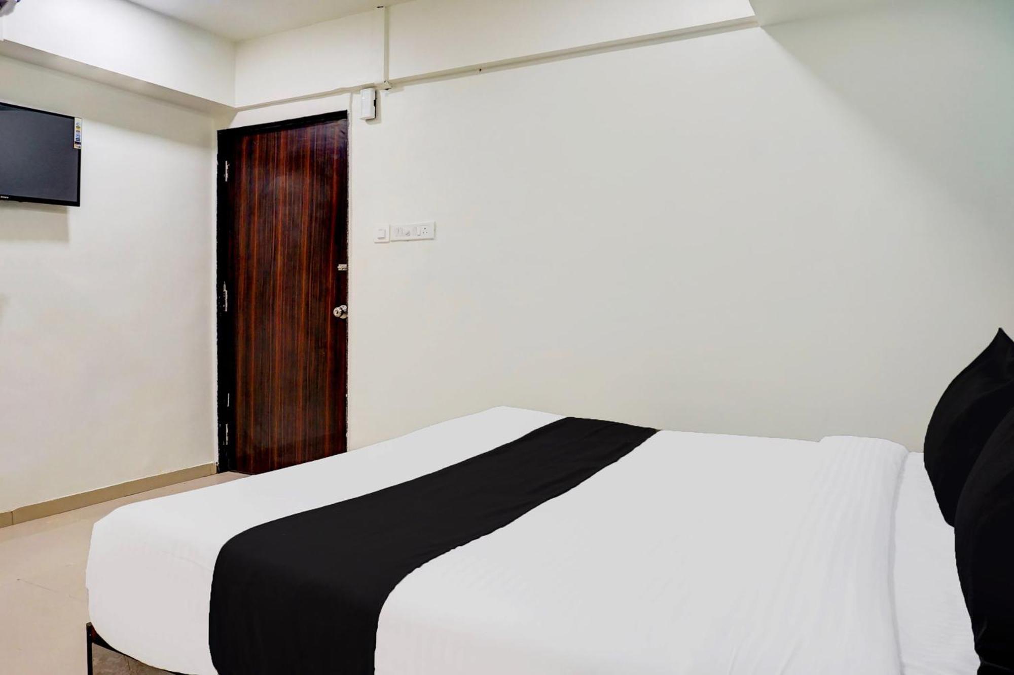 Super Collection O Vardhan Plaza Yerandwane Exterior foto