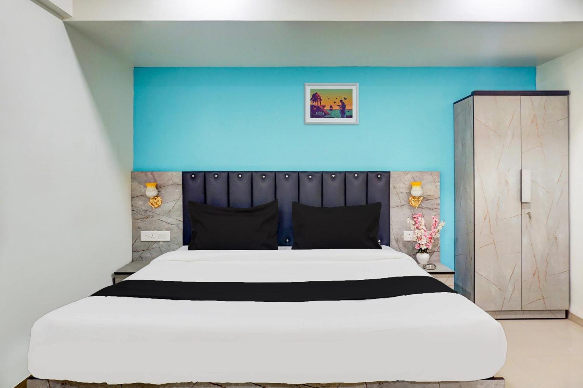 Super Collection O Vardhan Plaza Yerandwane Exterior foto