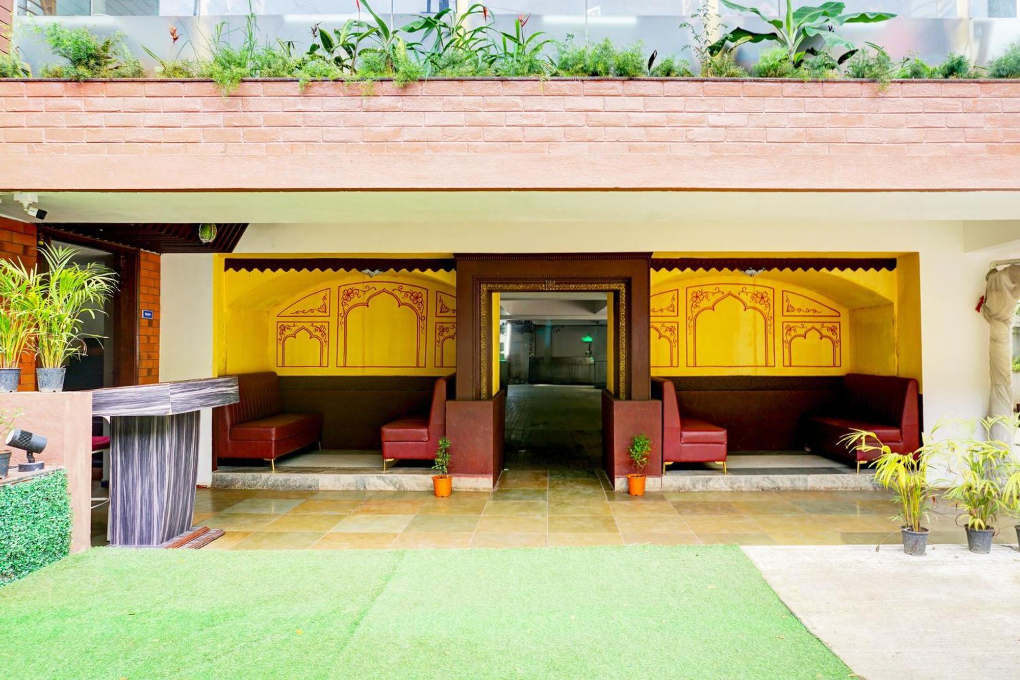 Super Collection O Vardhan Plaza Yerandwane Exterior foto