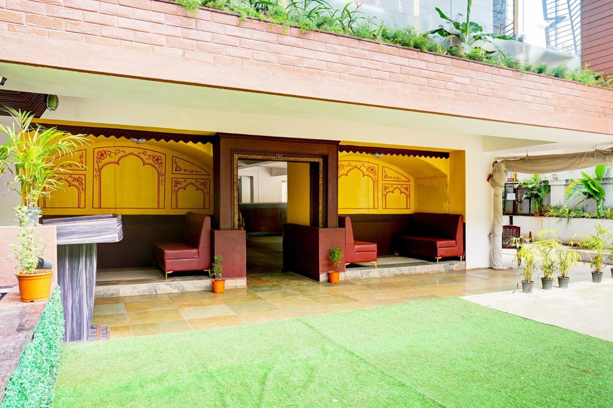 Super Collection O Vardhan Plaza Yerandwane Exterior foto