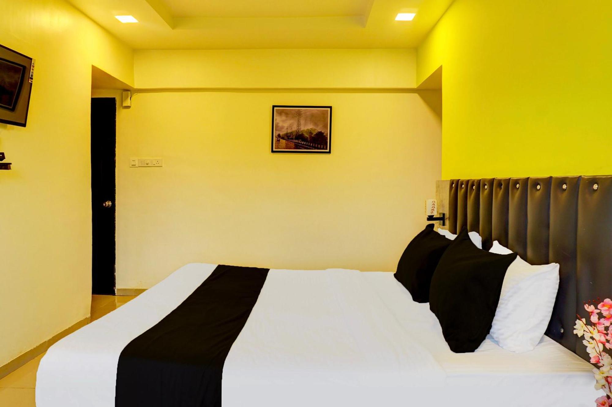 Super Collection O Vardhan Plaza Yerandwane Exterior foto